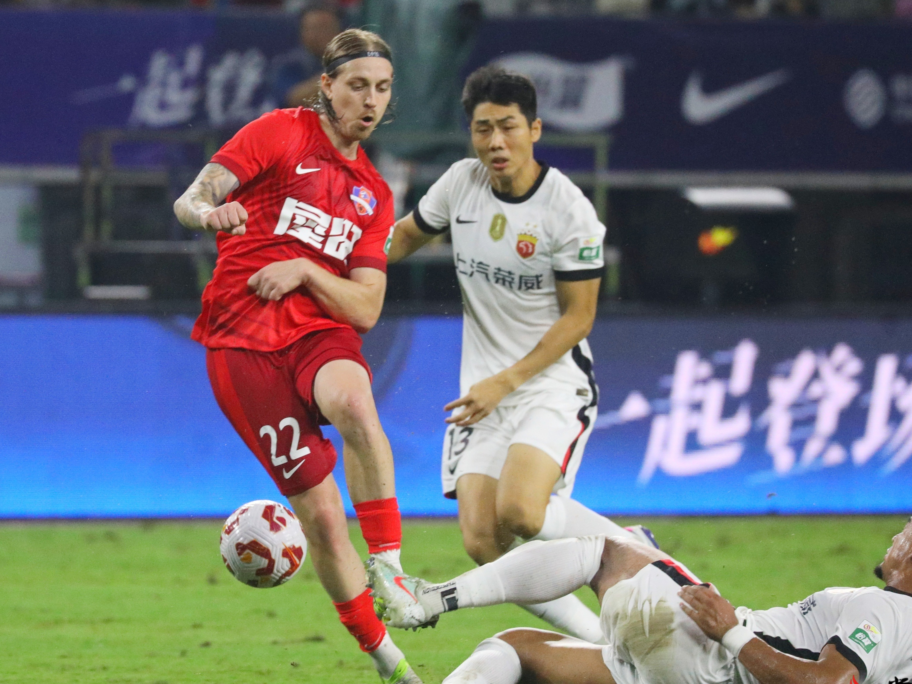 爱游戏-集结日武汉三镇备战意大利杯，遗憾出局细节曝光，悬念犹存，训练强度明显提升的简单介绍